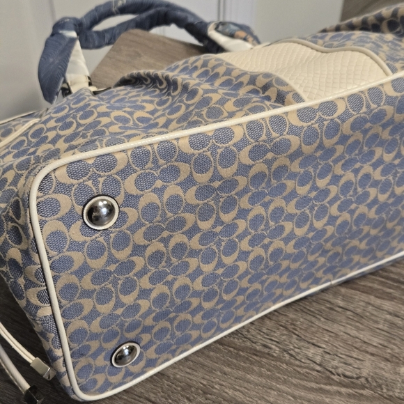 Coach Purse Signature pattern and denim color - Picture 8 of 14